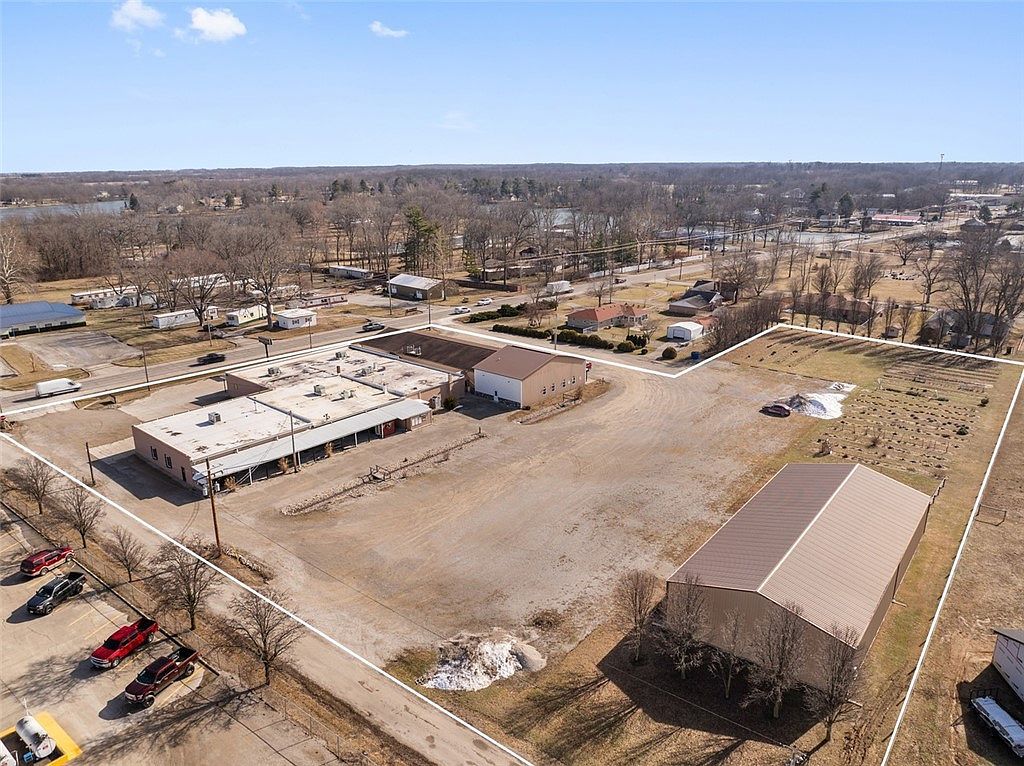 1249 N Main St Paris, IL 61944 - Thumbnail 3