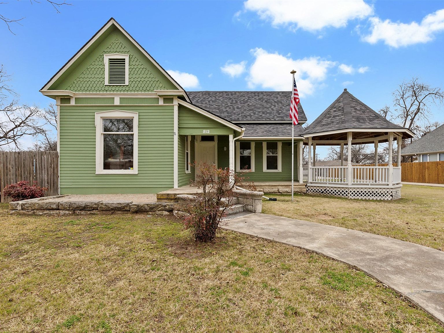 512 N Travis St Granbury, TX 76048 - Thumbnail 3