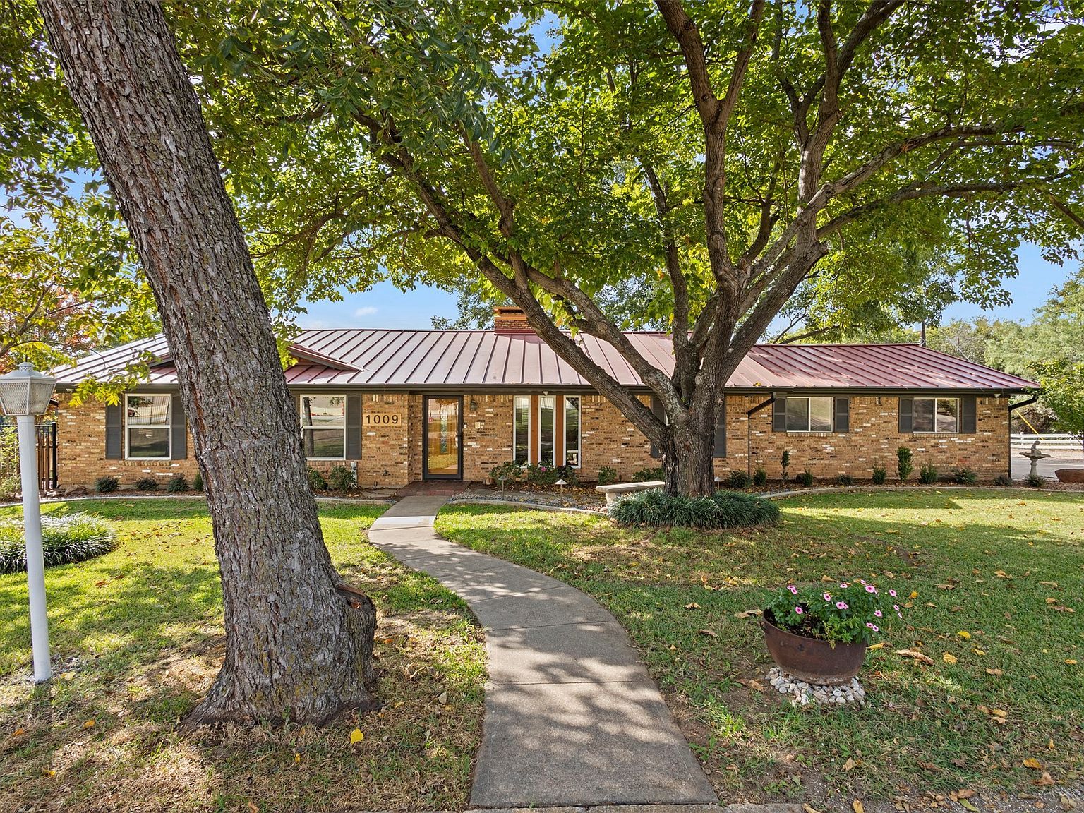 1009 W Interstate20 Grand Prairie, TX 75052 - Thumbnail 3