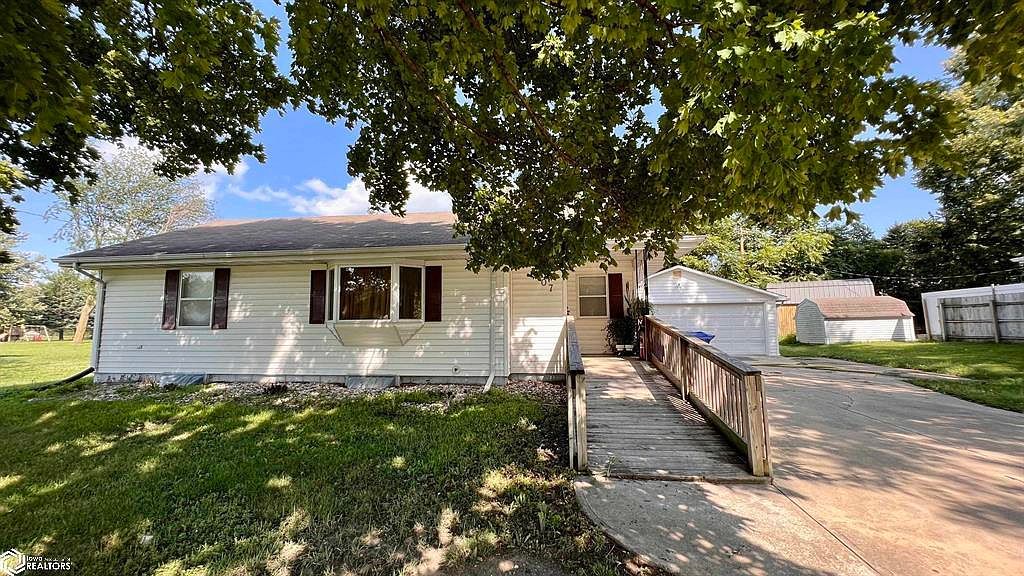 407 N Grimmell Rd Jefferson, IA 50129 - Thumbnail 3