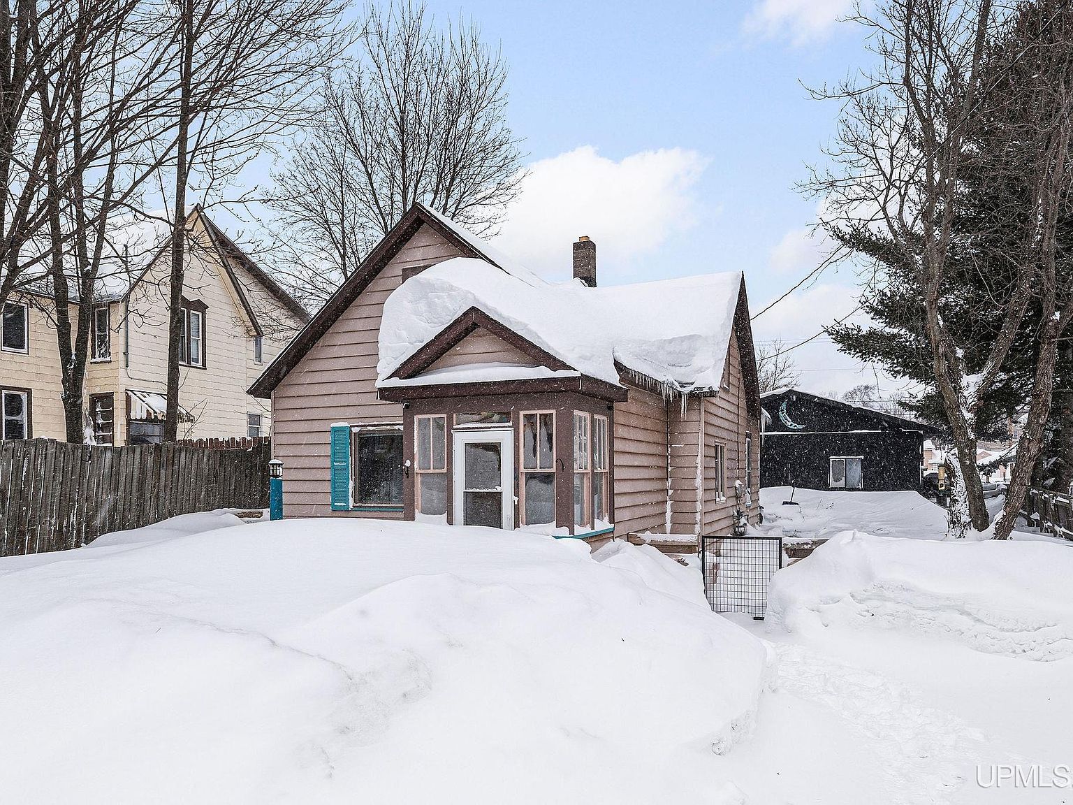 141 Vine St Ishpeming, MI 49849 - Thumbnail 3