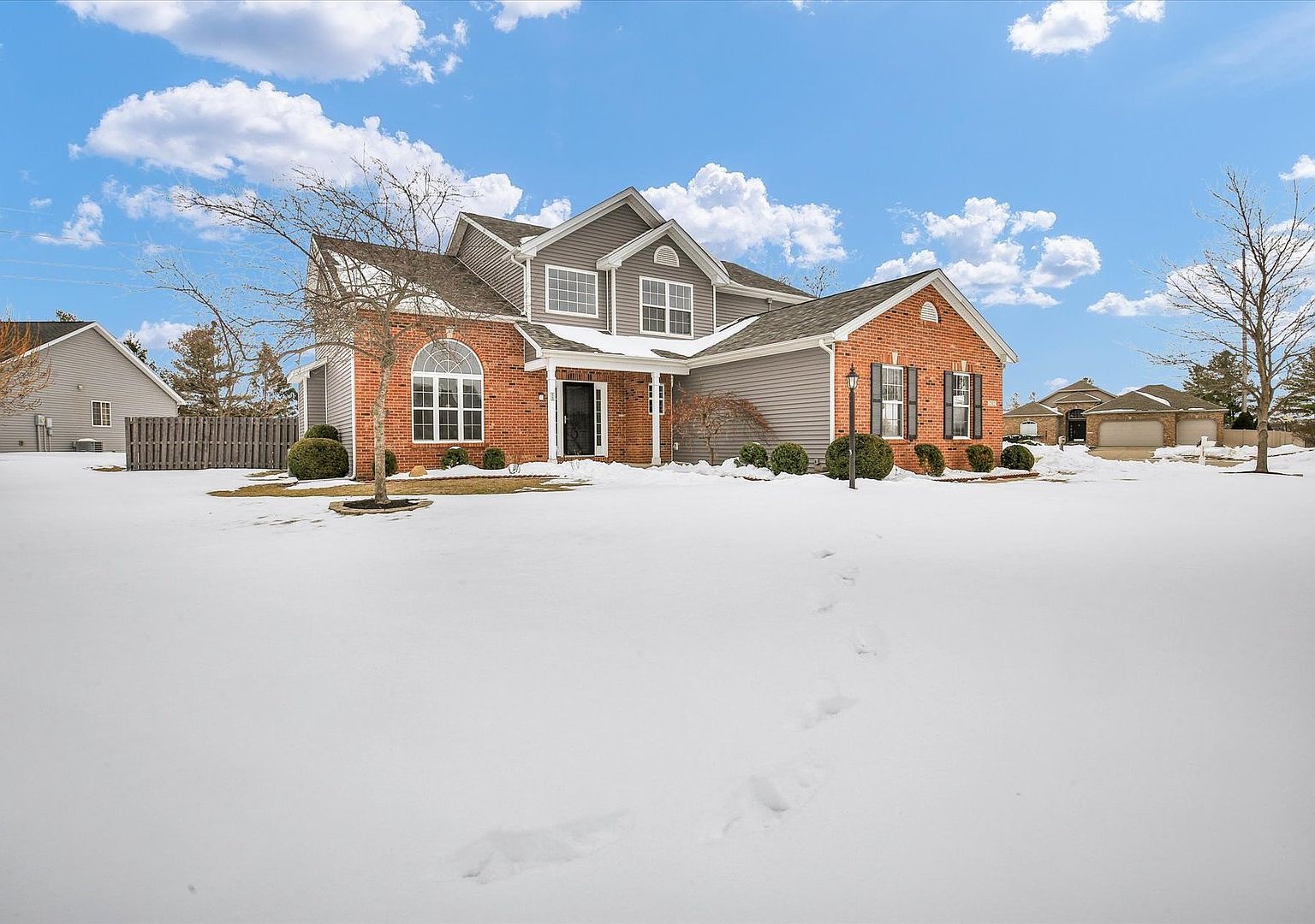 2502 Stricker Ln Urbana, IL 61801 - Thumbnail 3