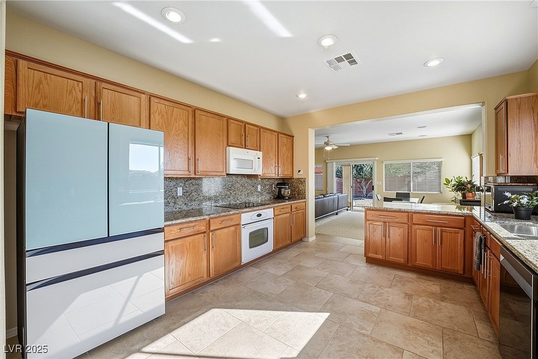 5661 E Fiore Dr Pahrump, NV 89061 - Thumbnail 3