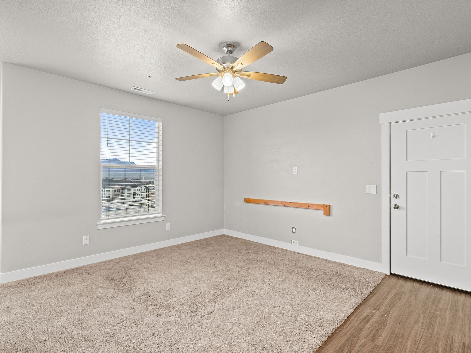 762 N Lang Ct UNIT 202 Saratoga Springs, UT 84045 - Thumbnail 3