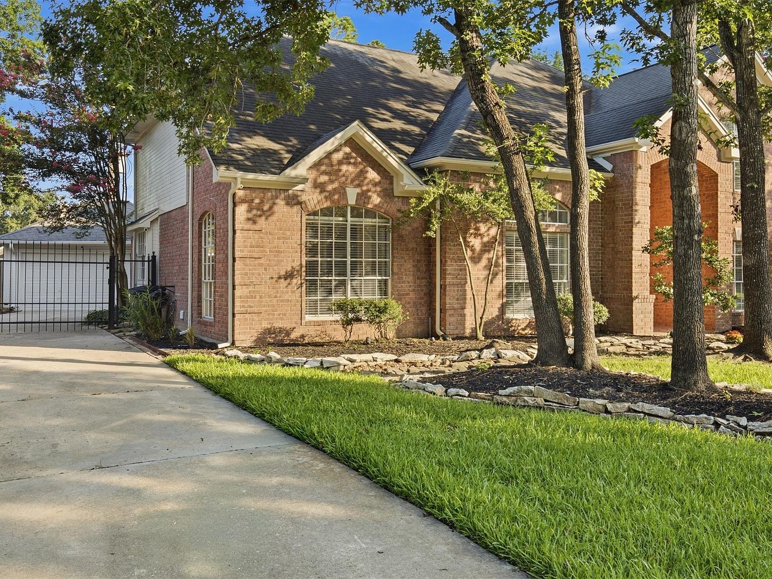 323 Magic Oaks Ct Spring, TX 77388 - Thumbnail 3