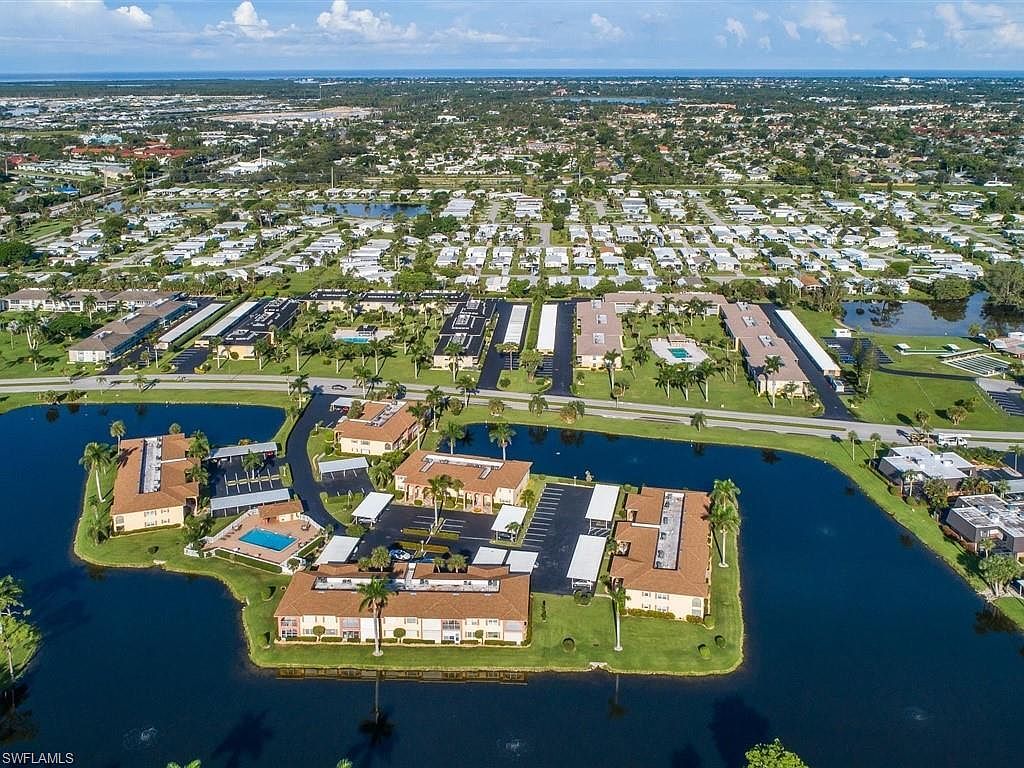 372 Charlemagne Blvd APT B202 Naples, FL 34112 - Thumbnail 3