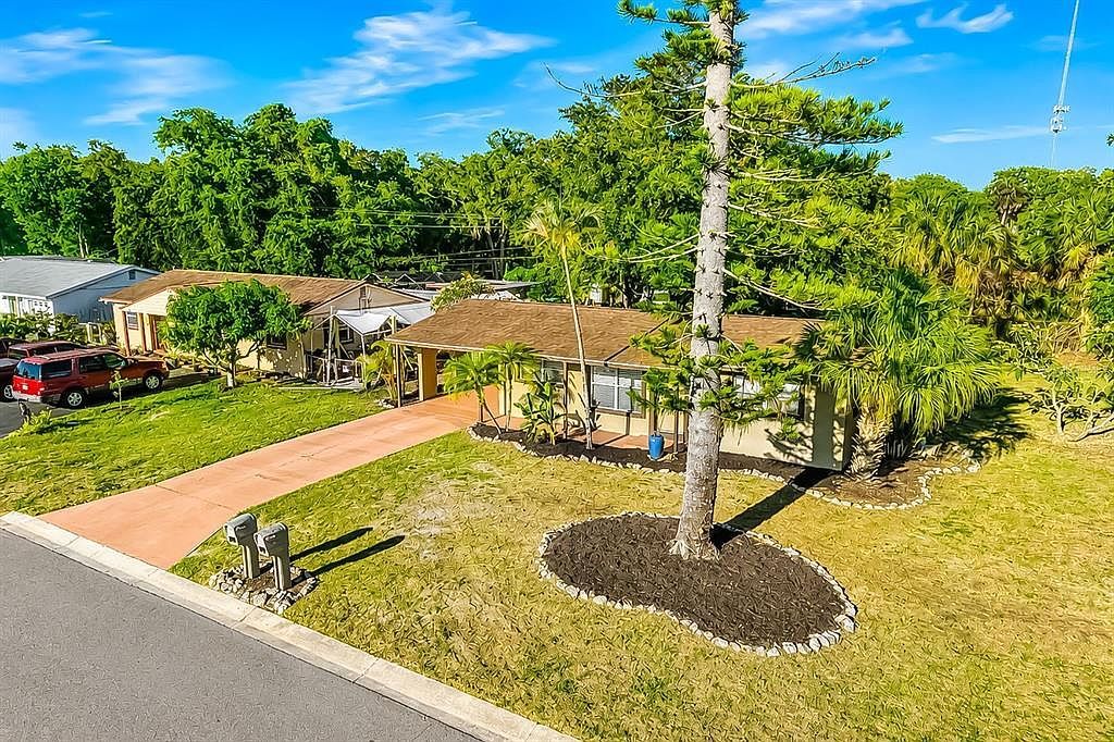 4219 35th St W Bradenton, FL 34205 - Thumbnail 3
