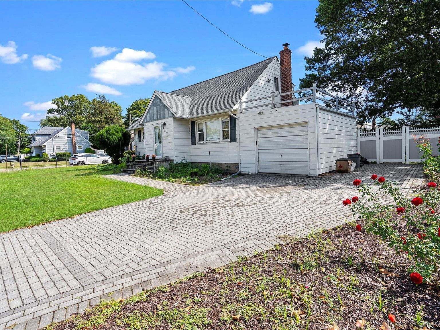 304 Unqua Rd Massapequa, NY 11758 - Thumbnail 3