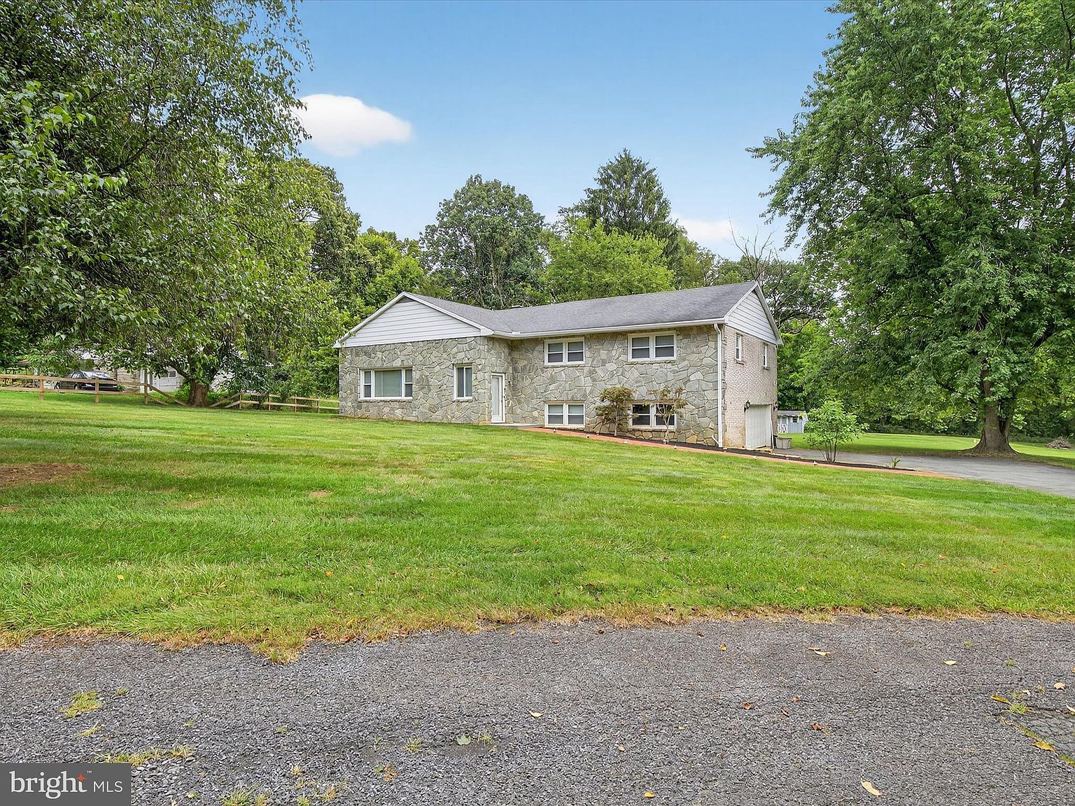 2010 Landis Valley Rd Lancaster, PA 17601 - Thumbnail 3