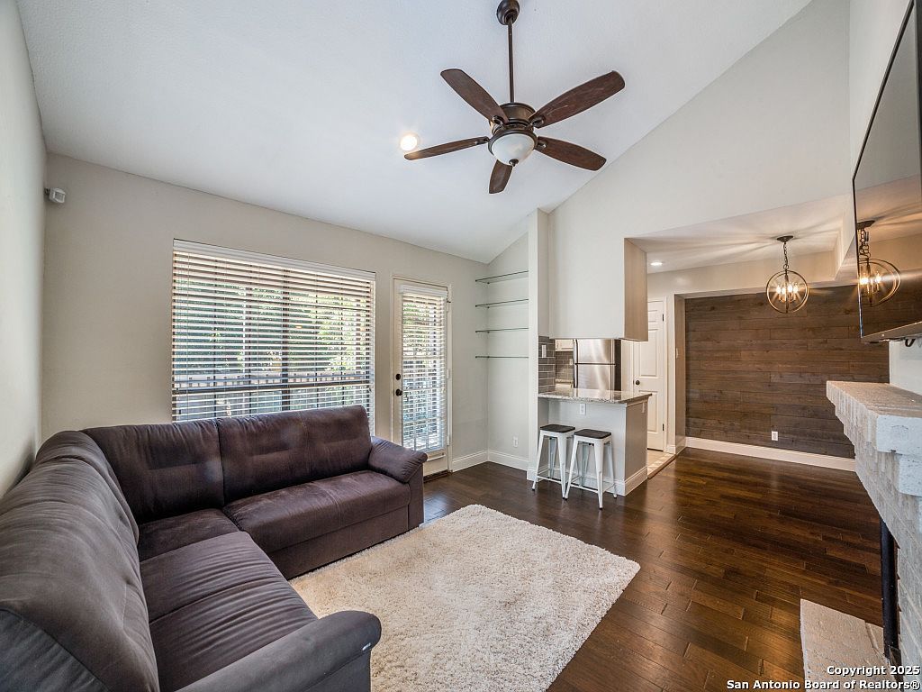 8655 Datapoint Dr APT 802 San Antonio, TX 78229 - Thumbnail 3