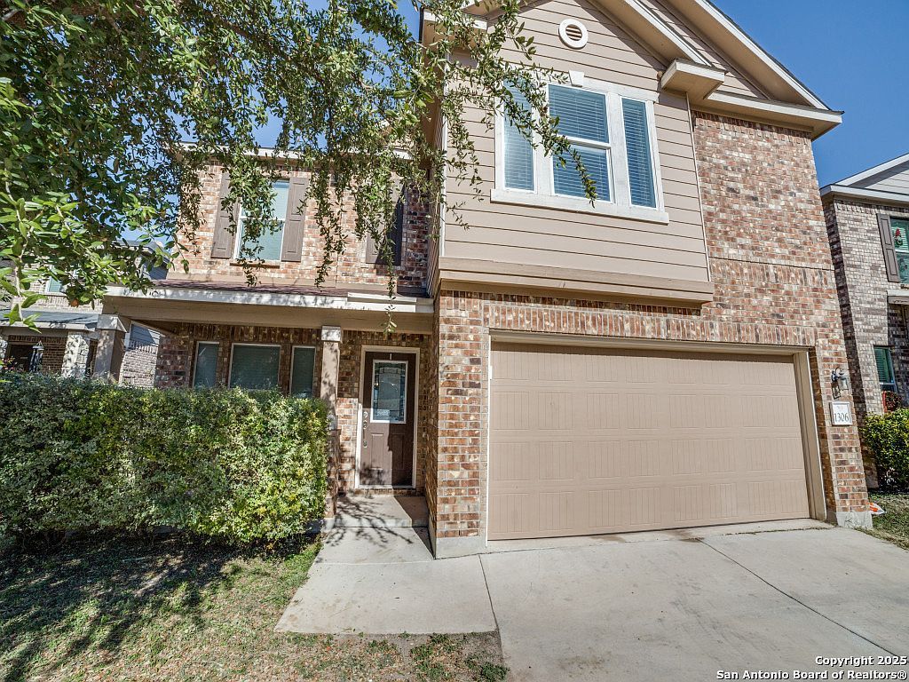 1306 Hummingbird San Antonio, TX 78245 - Thumbnail 3