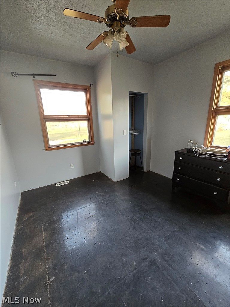 71421 Center St Saint Clairsville, OH 43950 - Thumbnail 3