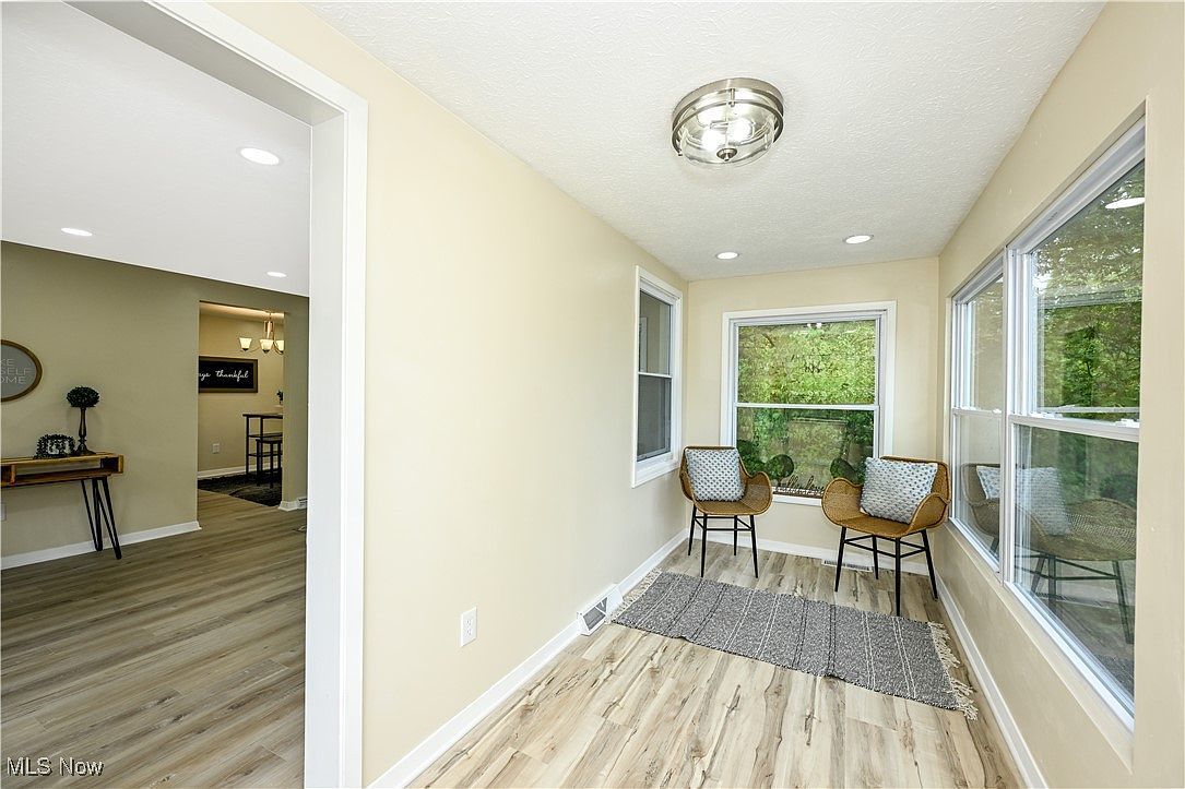 636 Flora Ave Akron, OH 44314 - Thumbnail 3