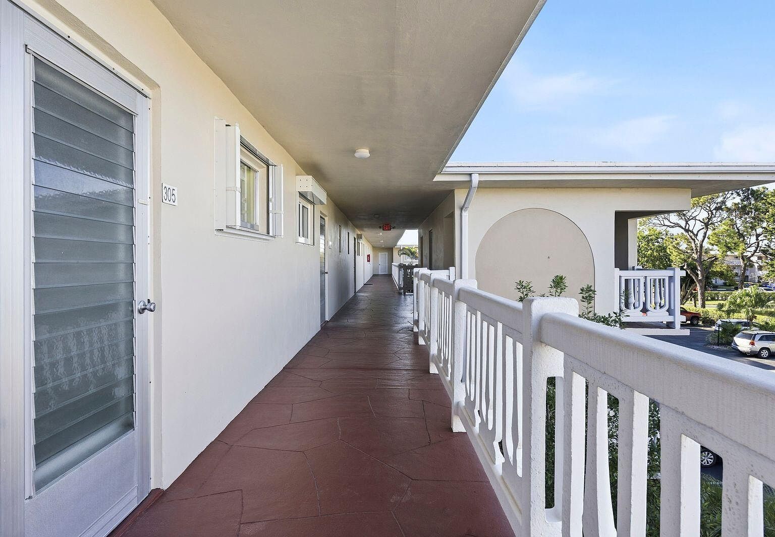 2615 Garden Dr N APT 305 Lake Worth, FL 33461 - Thumbnail 3