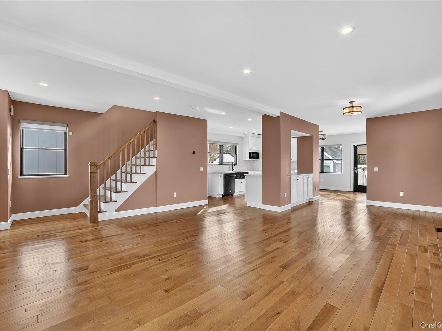 61 Storey Ln Yonkers, NY 10710 - Thumbnail 3