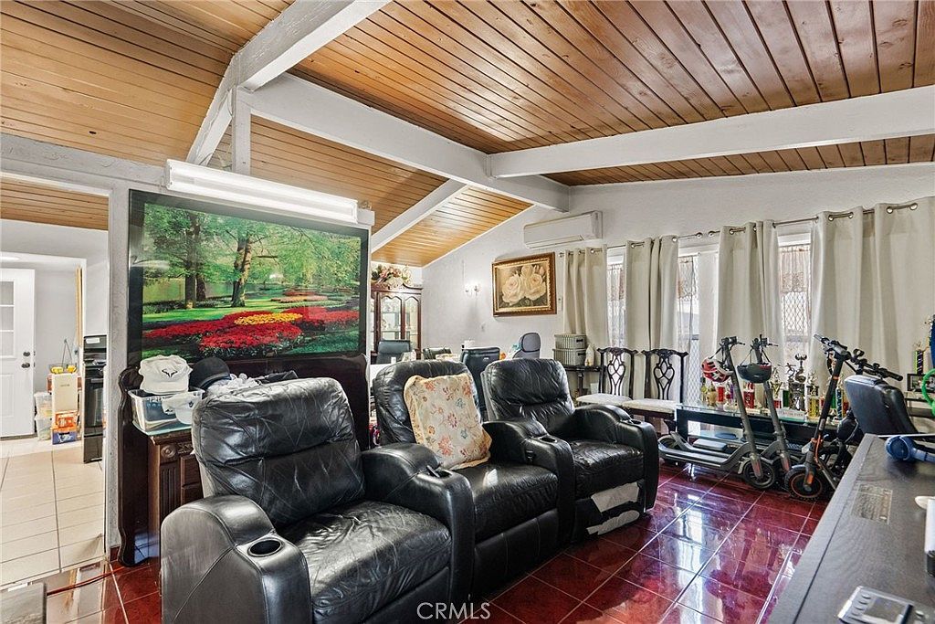 11819 Chivers Ave Pacoima, CA 91331 - Thumbnail 3