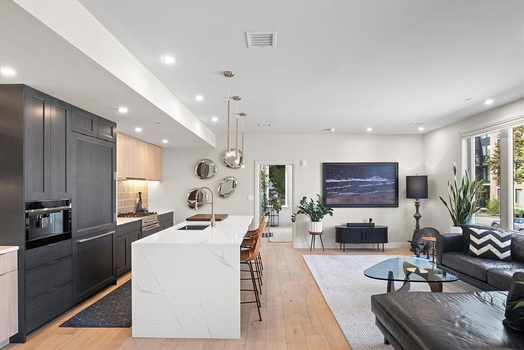 46 Belgrade Ave UNIT 2 Boston, MA 02131 - Thumbnail 3