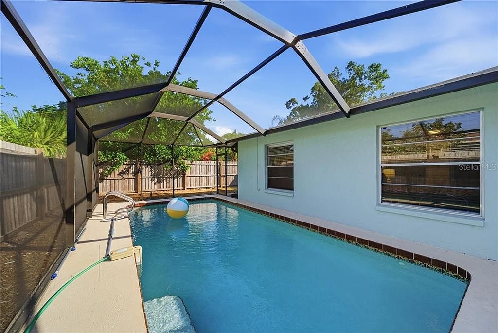 5883 Whistlewood Cir Sarasota, FL 34232 - Thumbnail 3