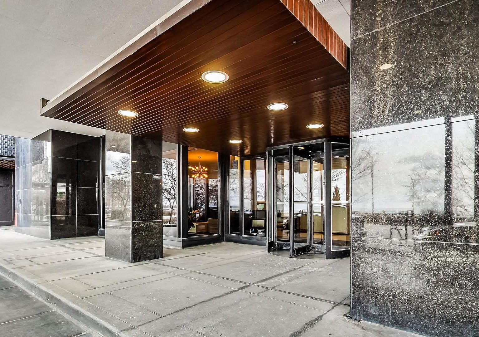 1440 N Lake Shore Dr APT 5D Chicago, IL 60610 - Thumbnail 3