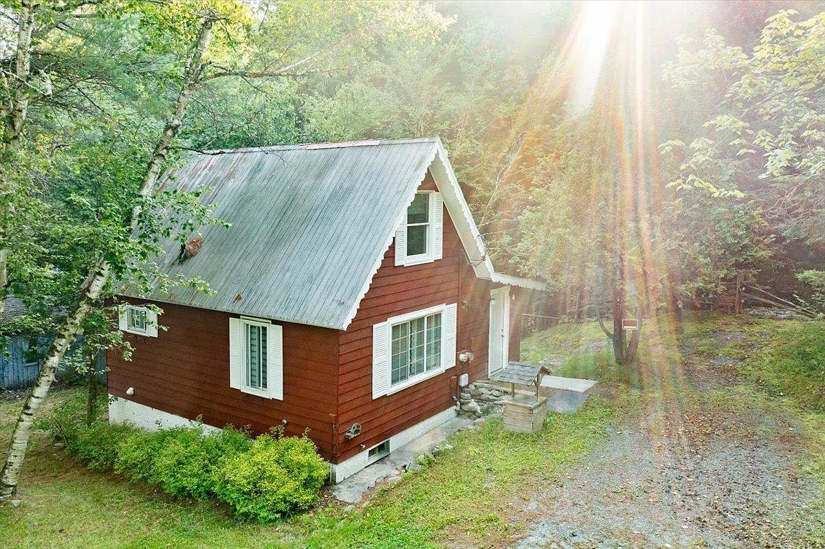 135 W Hill Rd Montgomery Center, VT 05471 - Thumbnail 3