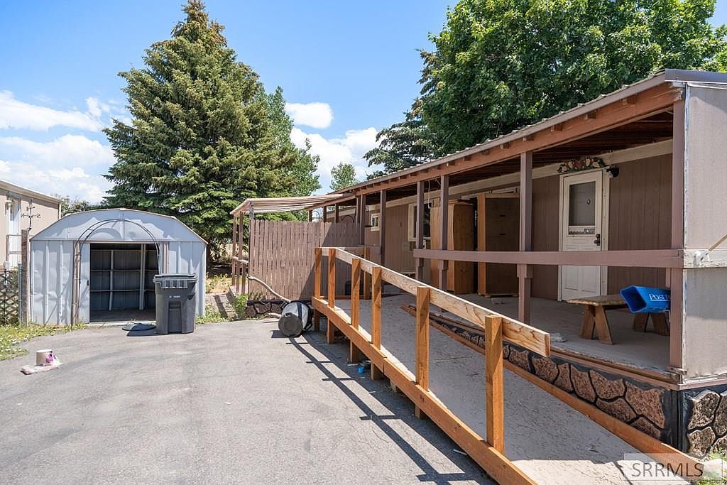 2230 Whispering Pines Dr Idaho Falls, ID 83401 - Thumbnail 3