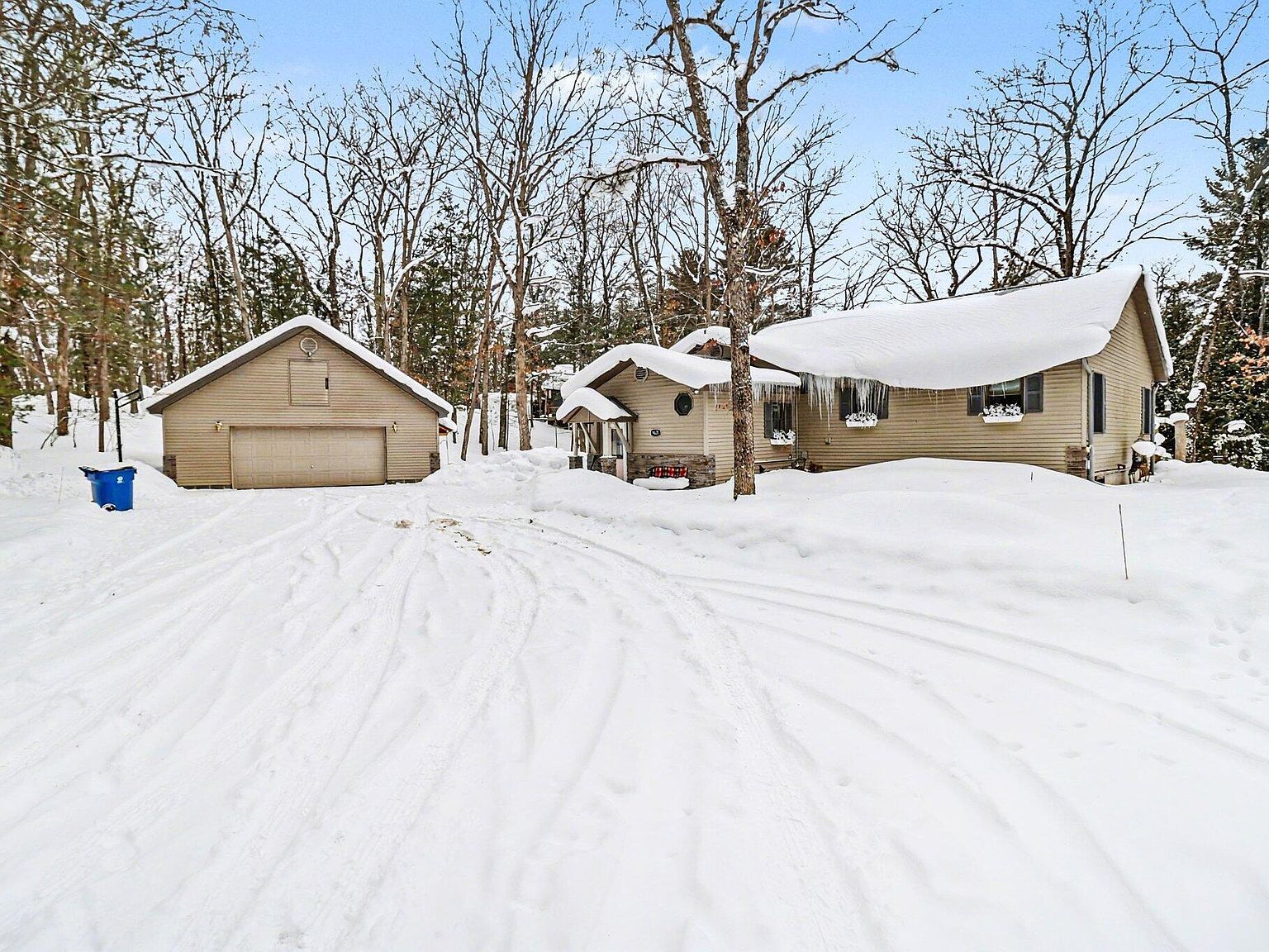 9629 N Kings Point Irons, MI 49644 - Thumbnail 3