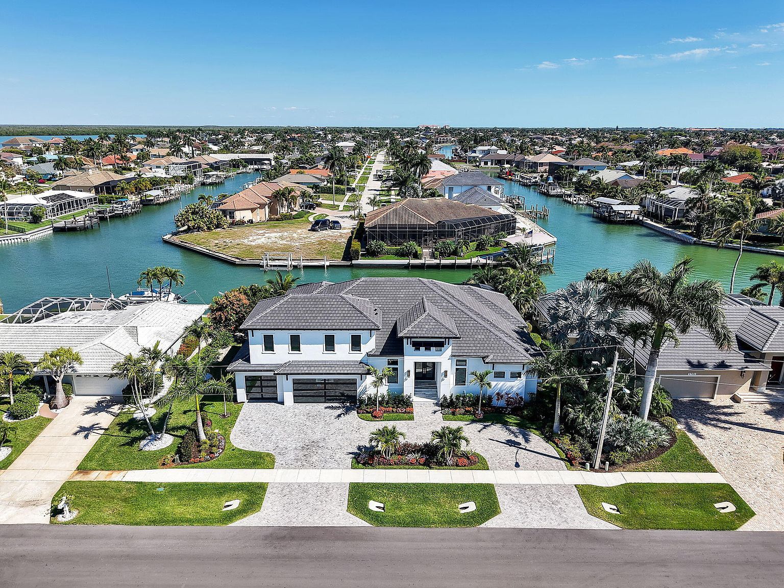 1749 Wavecrest Ct Marco Island, FL 34145 - Thumbnail 3