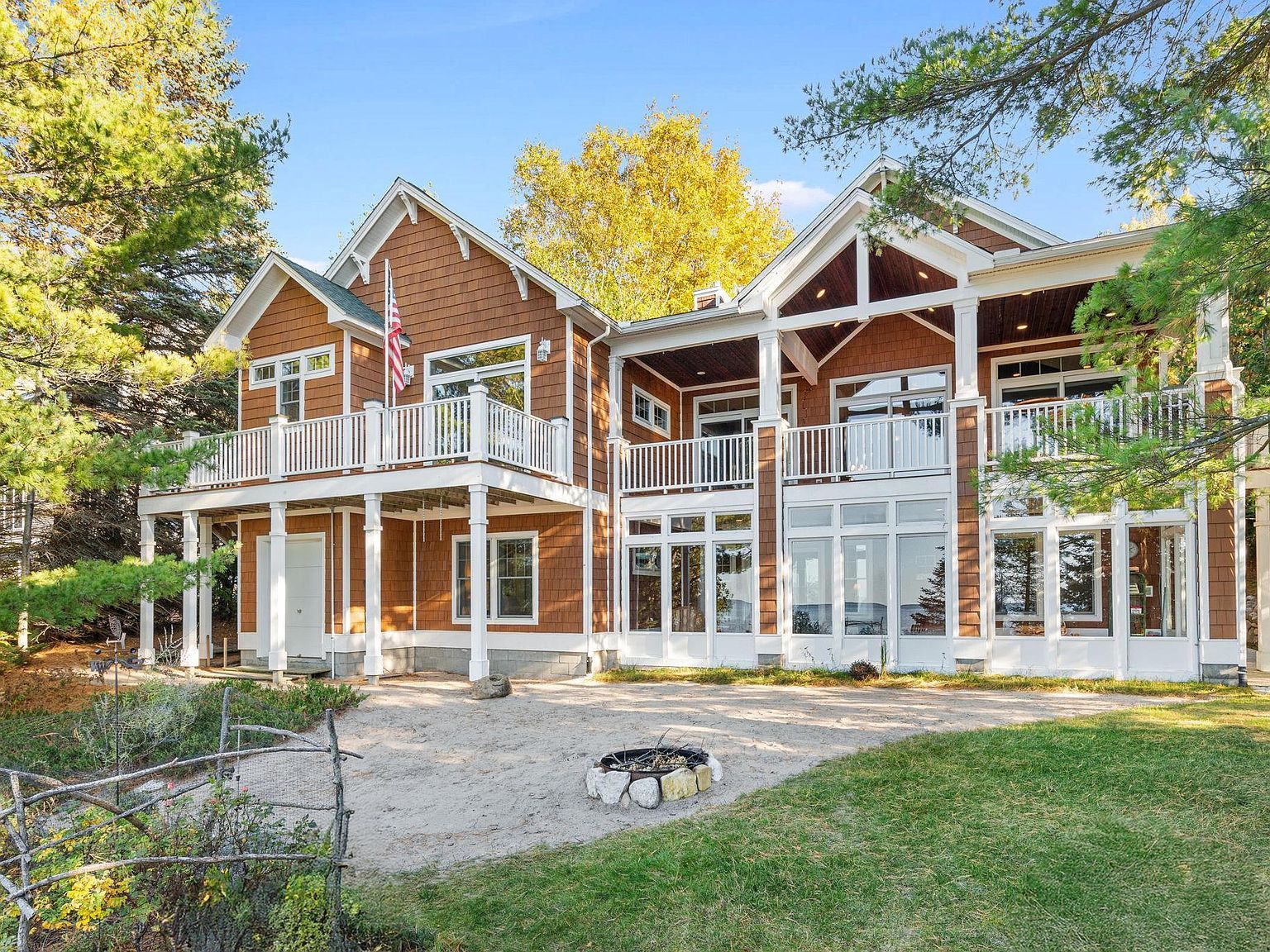 4903 Lake Shore Dr Charlevoix, MI 49720 - Thumbnail 3