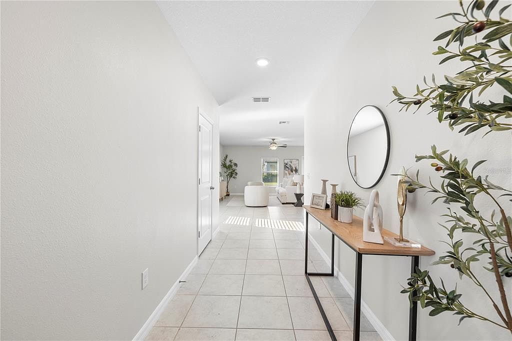 7048 Samuel Ivy Dr Tampa, FL 33619 - Thumbnail 3