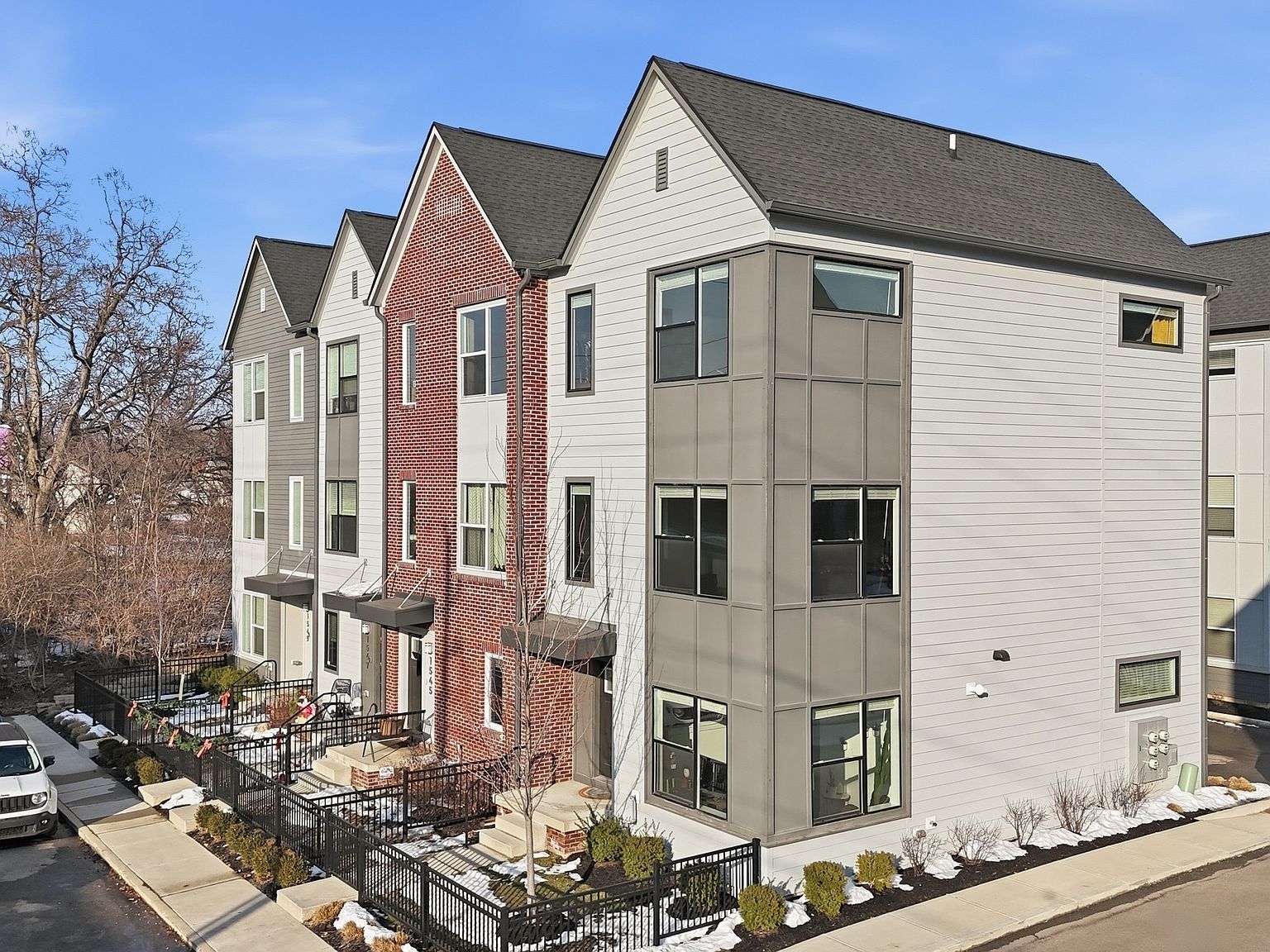 1543 Yandes St Indianapolis, IN 46202 - Thumbnail 3