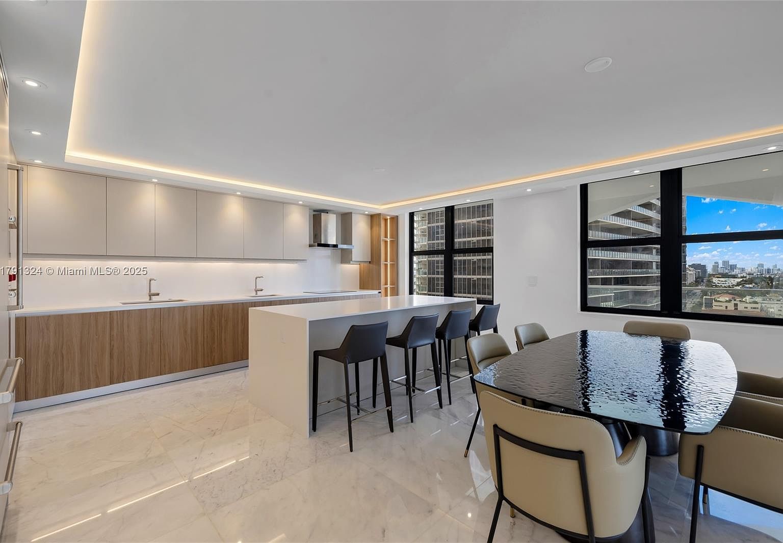 9801 Collins Ave APT 17R Bal Harbour, FL 33154 - Thumbnail 3