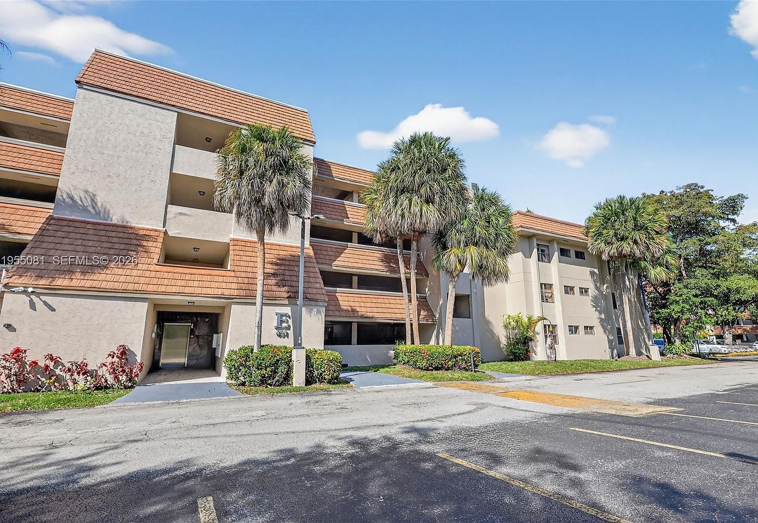 491 Ives Dairy Rd APT 306-5 Miami, FL 33179 - Thumbnail 3