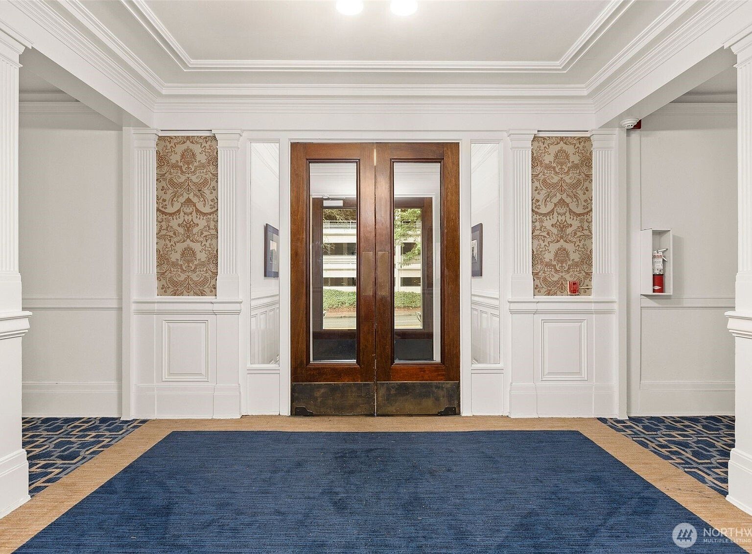 615 Boren Ave APT 6 Seattle, WA 98104 - Thumbnail 3