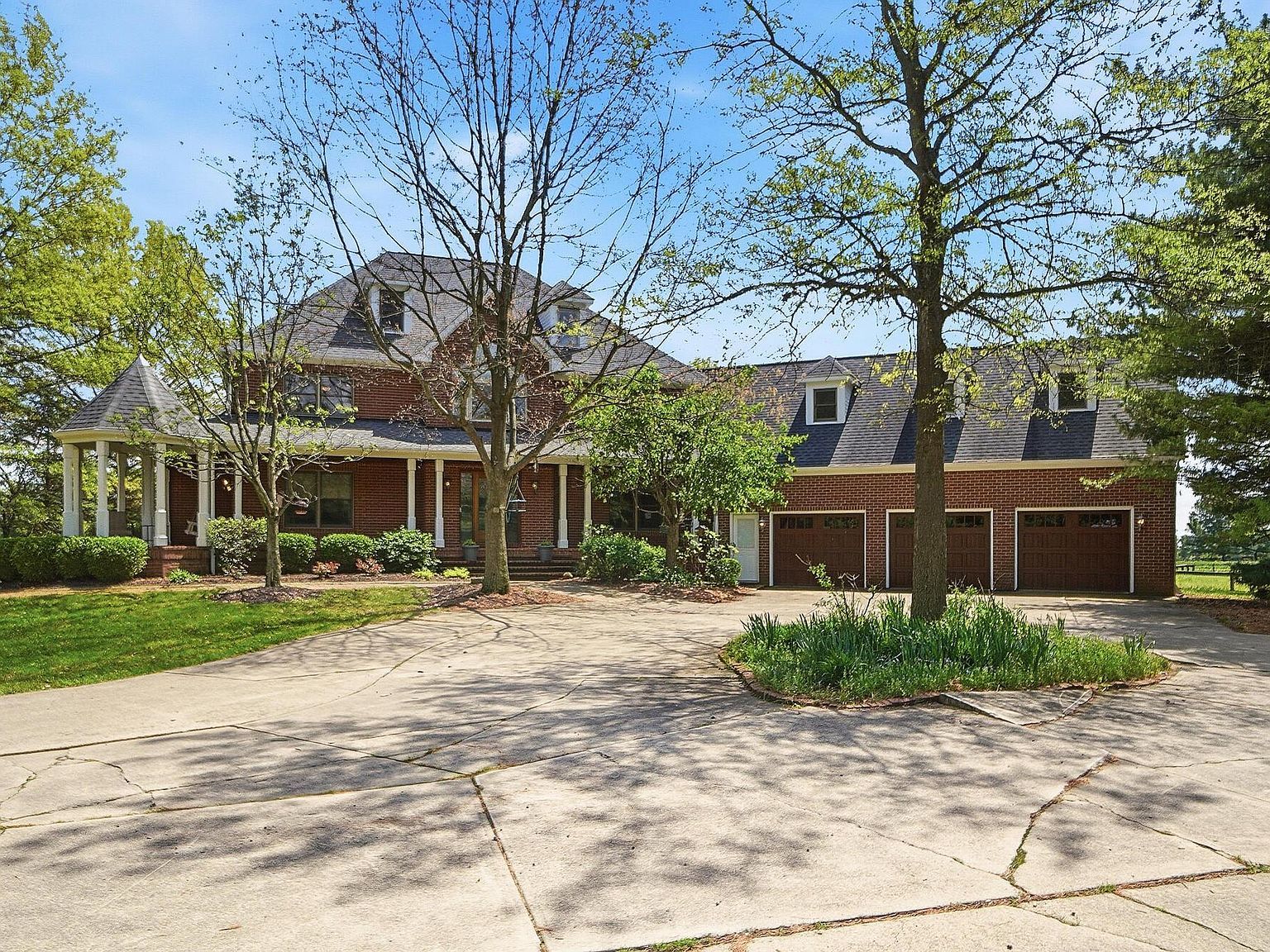 8290 Dustin Rd Galena, OH 43021 - Thumbnail 3