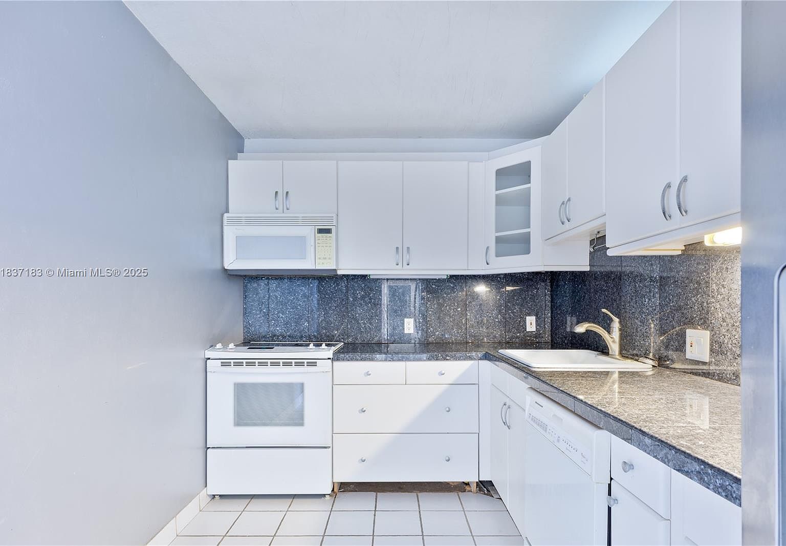 20379 W Country Club Dr APT 2636 Aventura, FL 33180 - Thumbnail 3