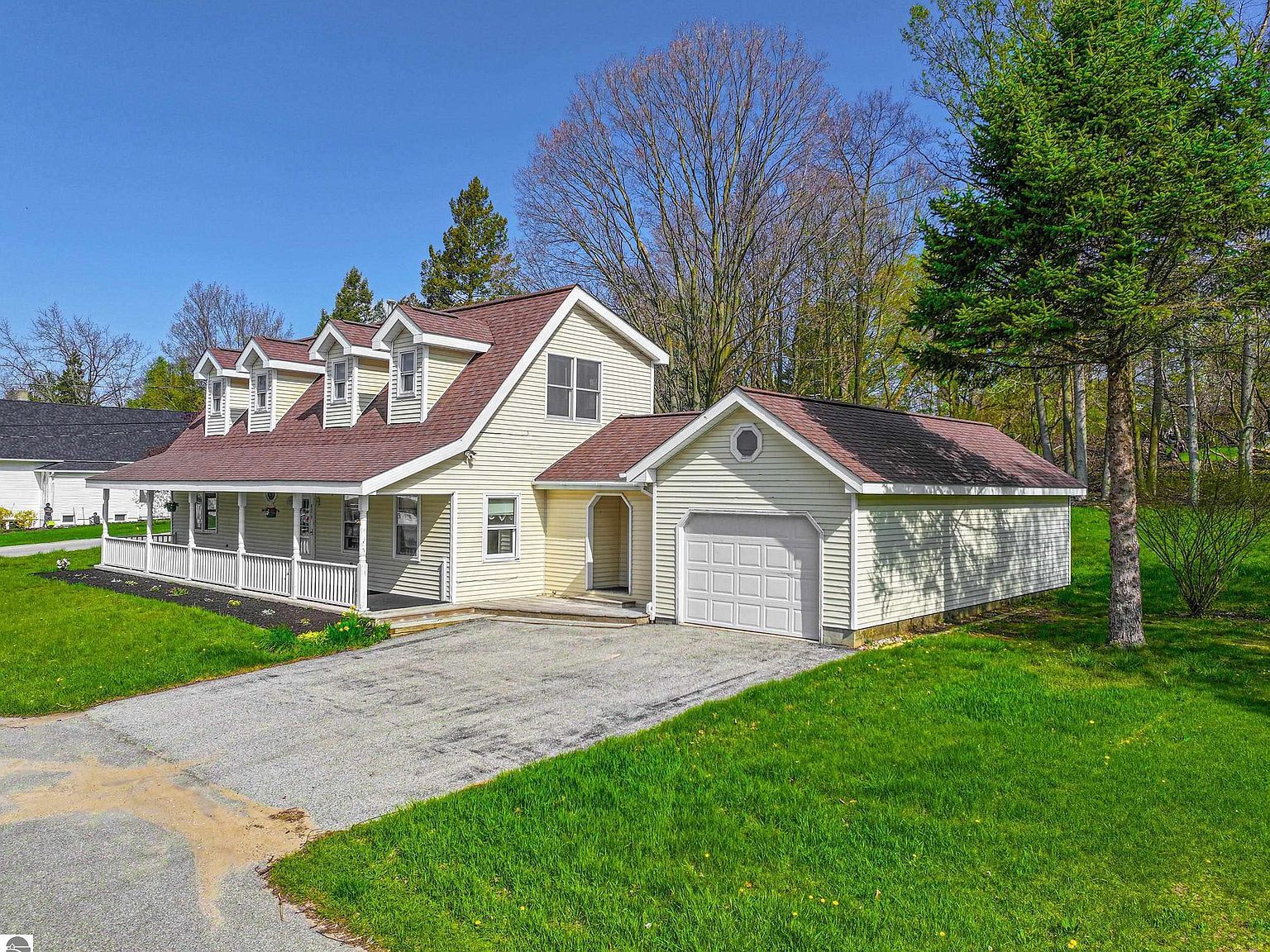 8377 Zosel St Onekama, MI 49675 - Thumbnail 3