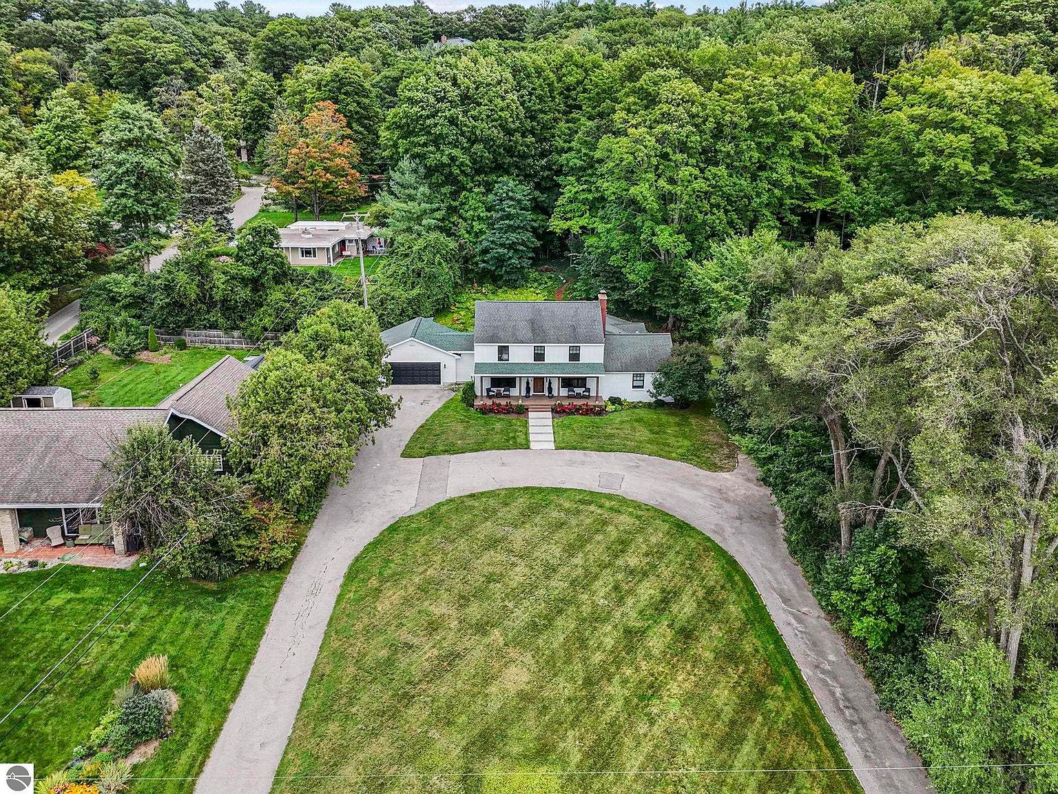 7320 Peninsula Dr Traverse City, MI 49686 - Thumbnail 3