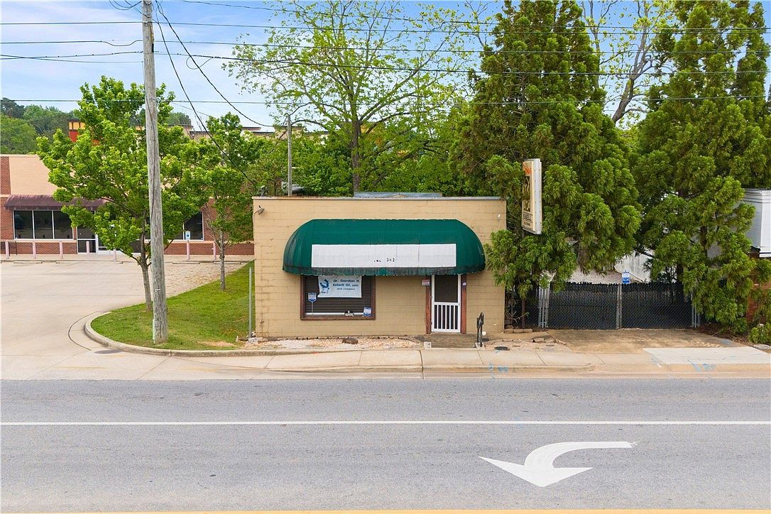 302 N Donahue Dr Auburn, AL 36832 - Thumbnail 3