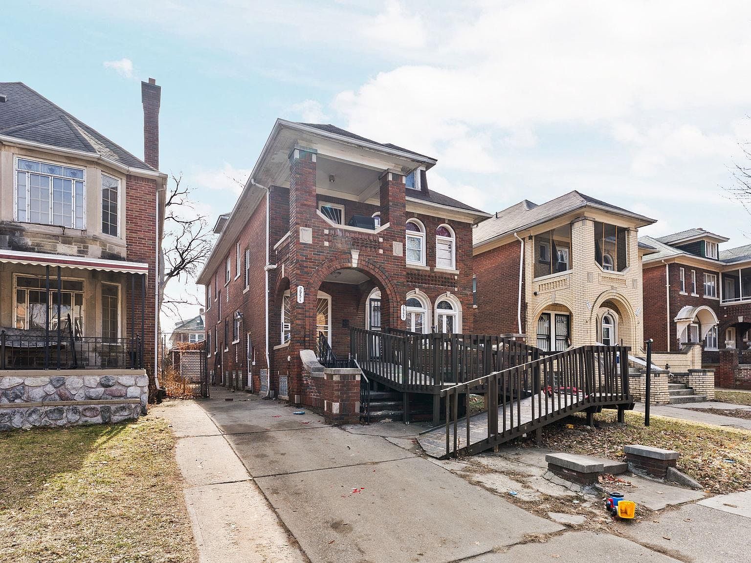 2951 Leslie St Detroit, MI 48238 - Thumbnail 3