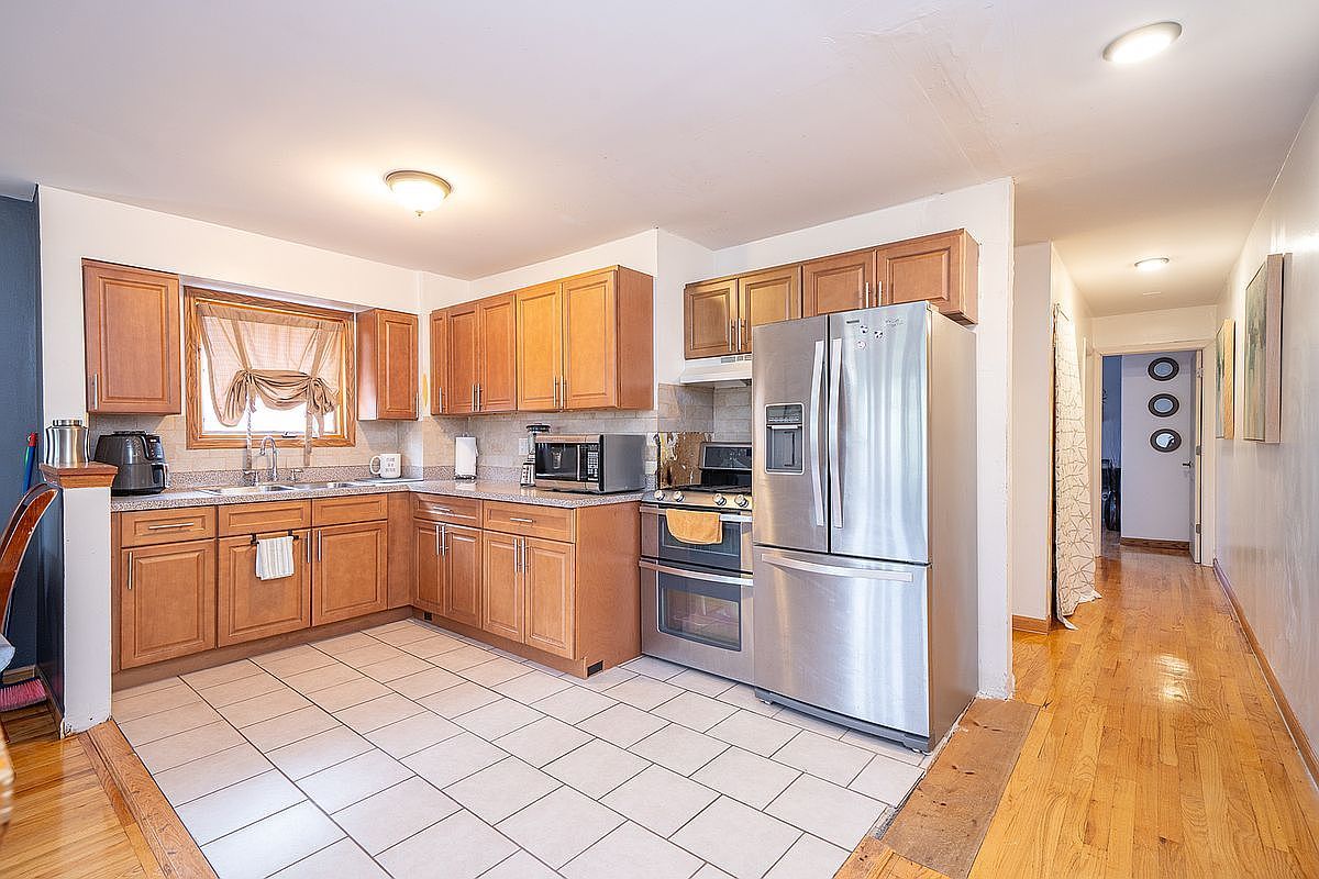 232 Emerson Ave FLOOR 1 Bronx, NY 10465 - Thumbnail 3