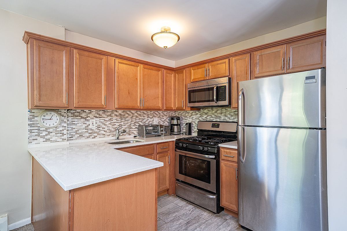 3701 Shore Pkwy UNIT 1 Brooklyn, NY 11235 - Thumbnail 3