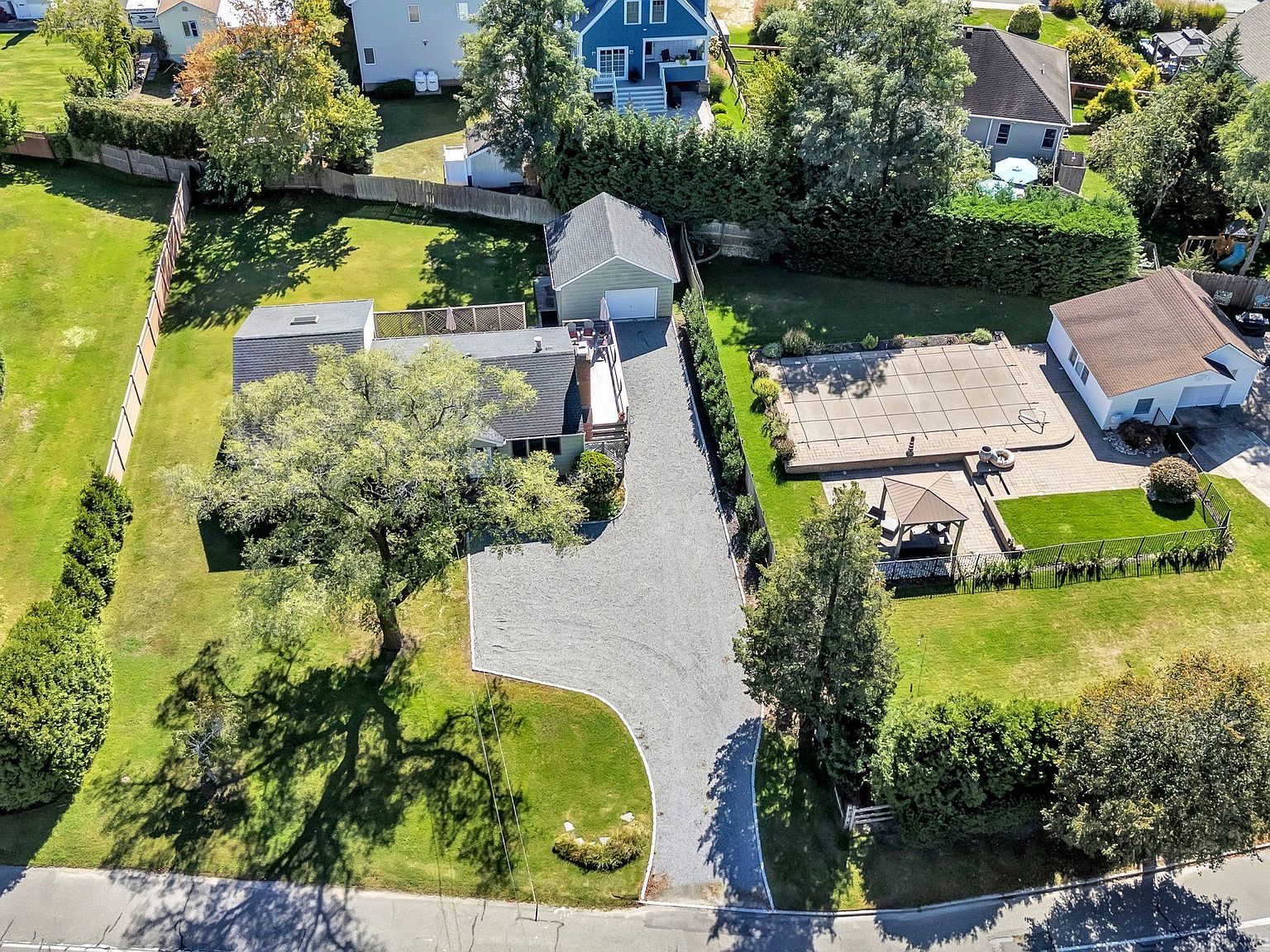 481 Peconic Bay Blvd Riverhead, NY 11901 - Thumbnail 3