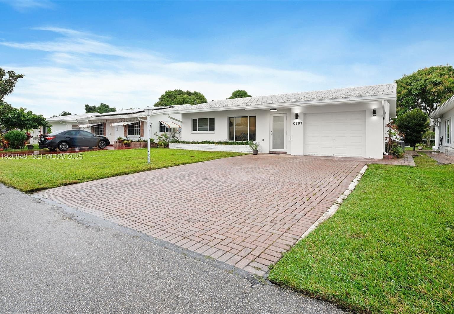 6707 NW 71st St Tamarac, FL 33321 - Thumbnail 3