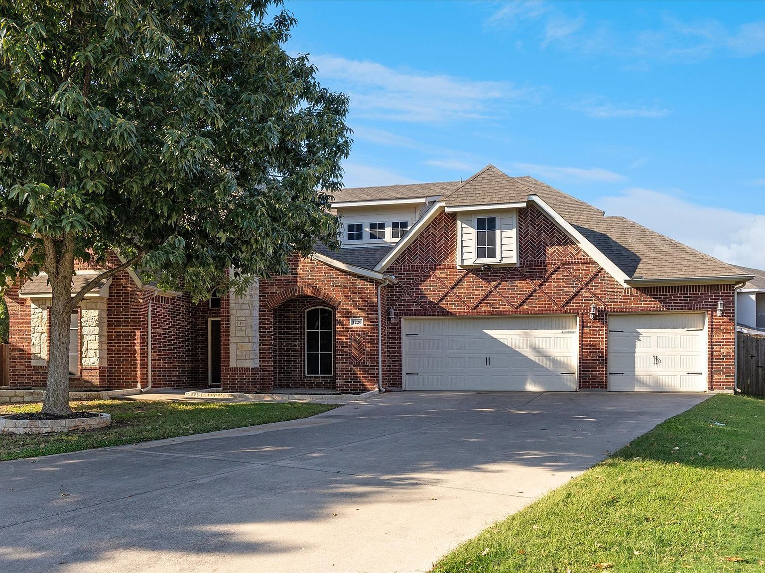 1220 Clairemont Ln Burleson, TX 76028 - Thumbnail 3