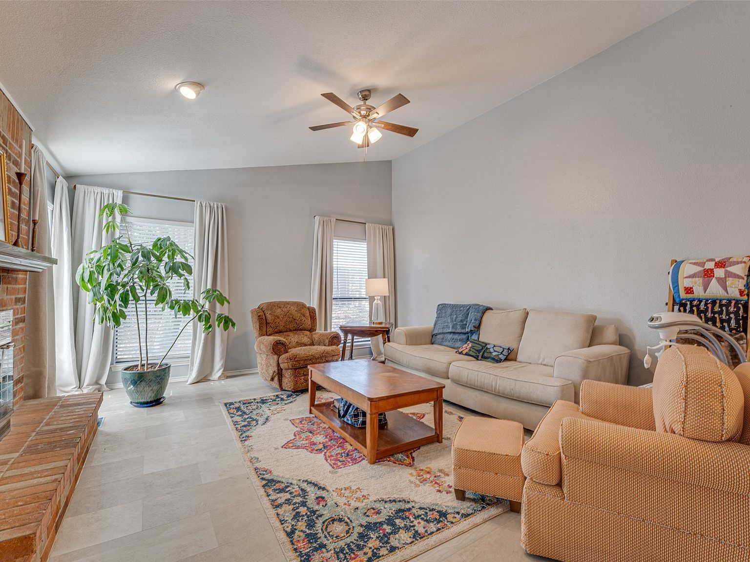 210 Wilshire Dr Glenn Heights, TX 75154 - Thumbnail 3