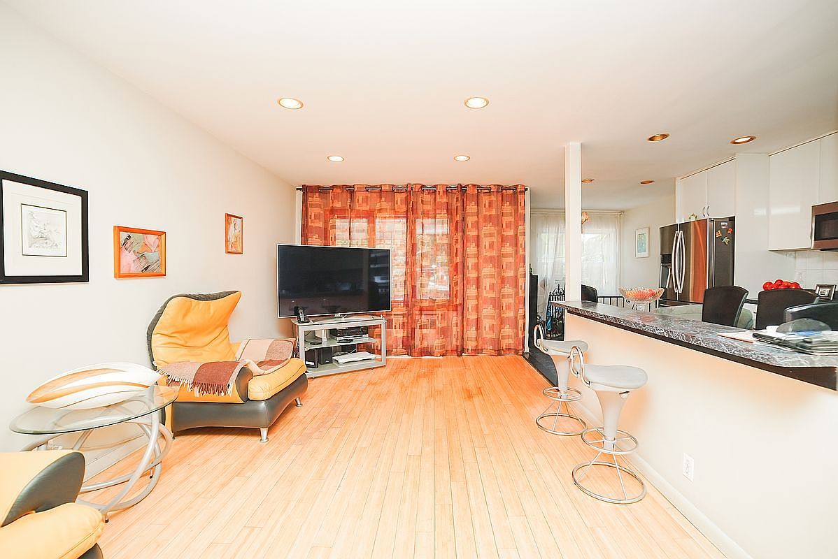 2266 E 60th Pl Brooklyn, NY 11234 - Thumbnail 3