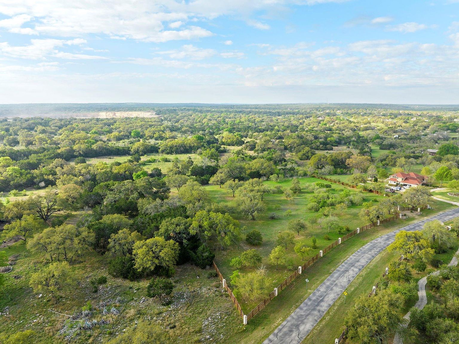 415 E Bartlett Dr Buda, TX 78610 - Thumbnail 3