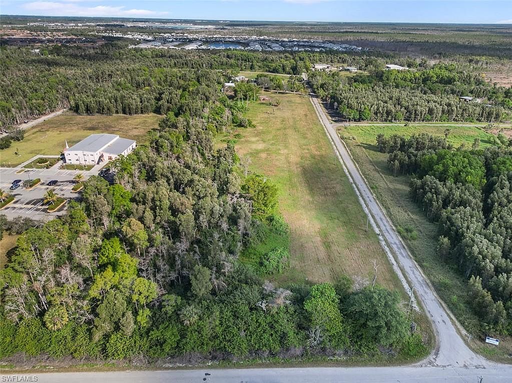 321 Brandy Ln Naples, FL 34114 - Thumbnail 3