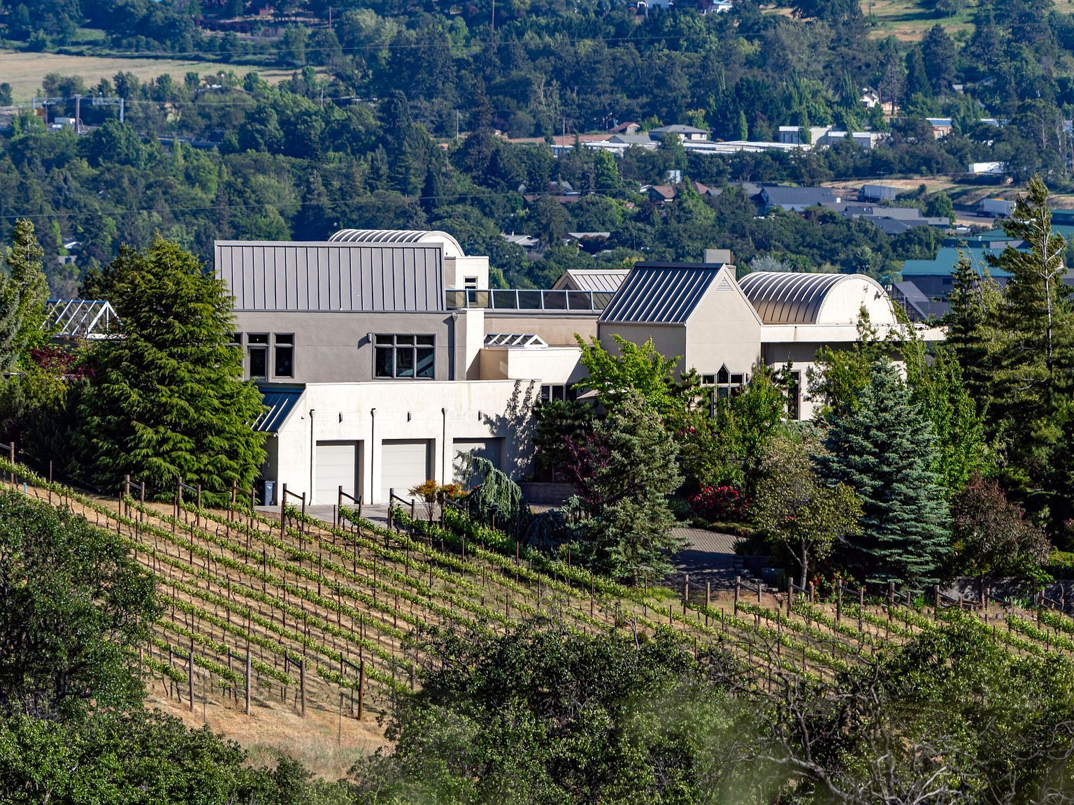 786 Pompadour Dr Ashland, OR 97520 - Thumbnail 3