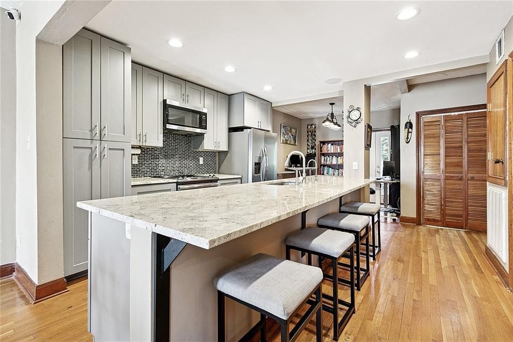 1129 Jackson Ave APT 6 New Orleans, LA 70130 - Thumbnail 3